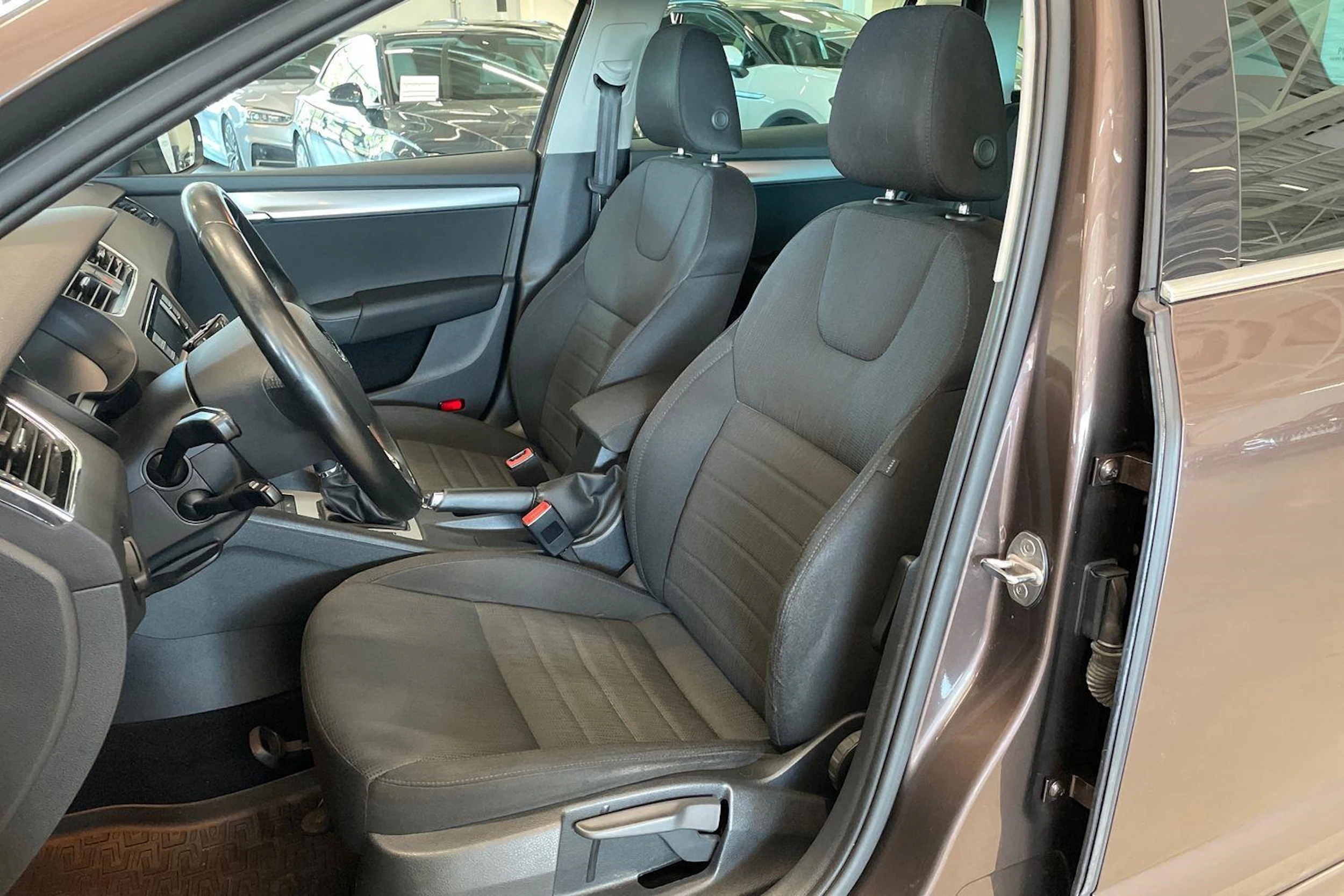 ruskea (beige) Skoda Octavia 2017 kuva 11.