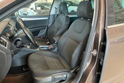 ruskea (beige) Skoda Octavia 2017 kuva 11.