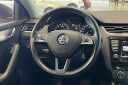 ruskea (beige) Skoda Octavia 2017 kuva 12.