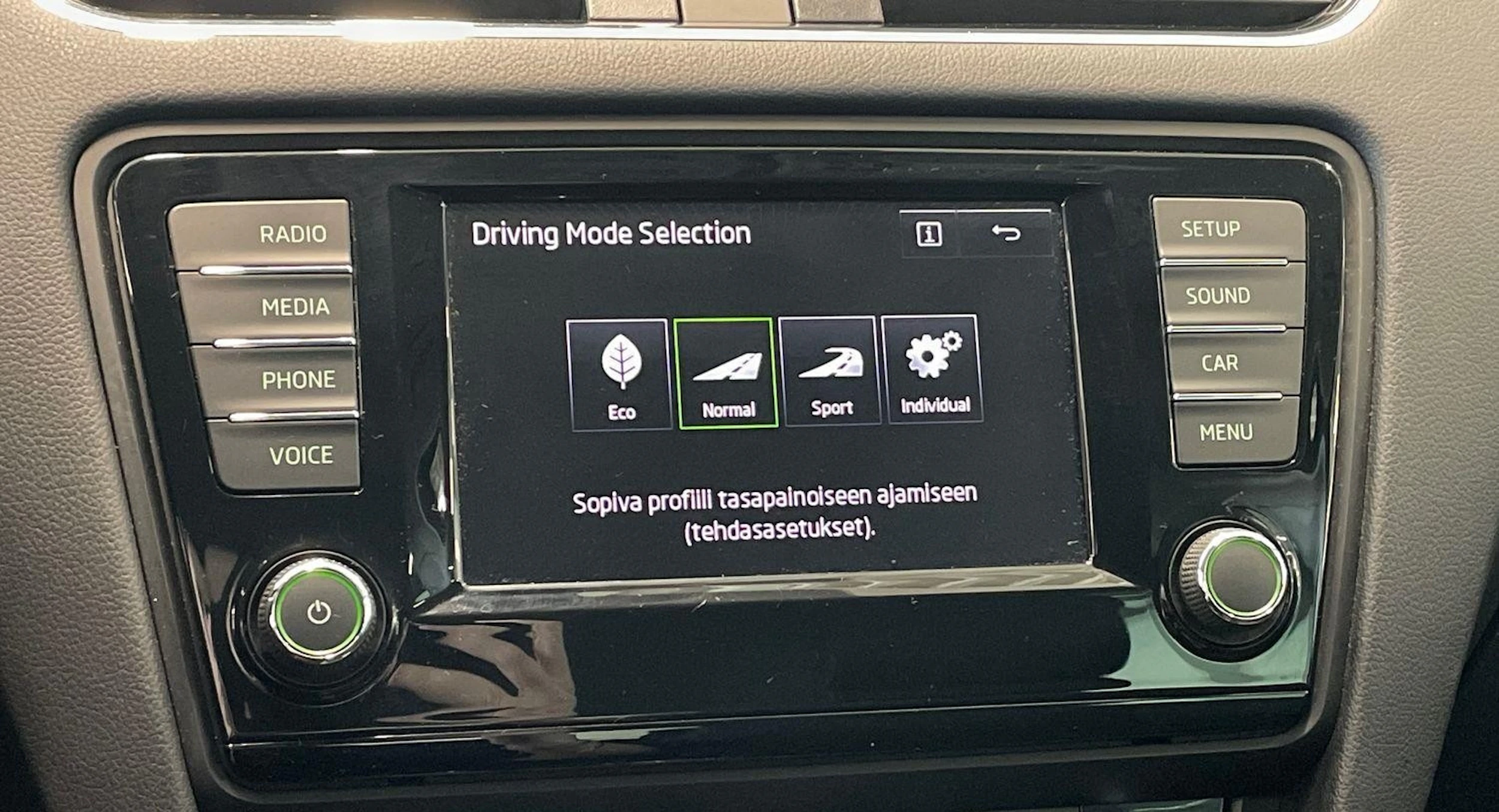 ruskea (beige) Skoda Octavia 2017 kuva 24.