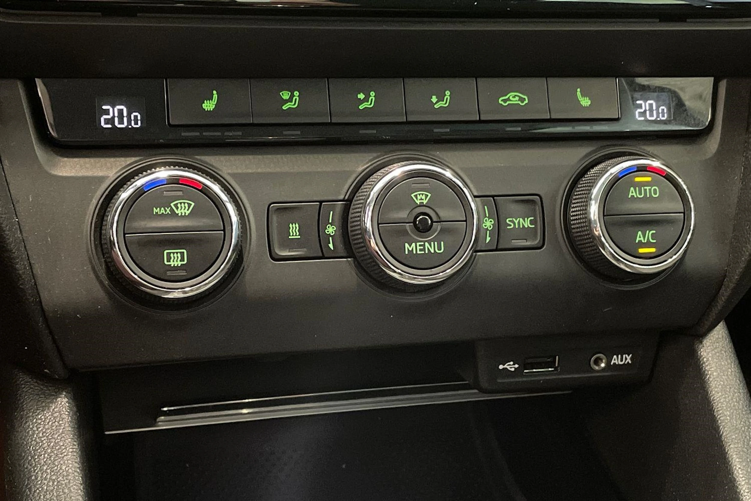 ruskea (beige) Skoda Octavia 2017 kuva 25.