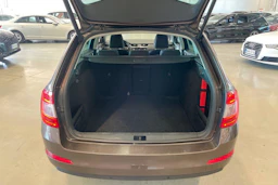 ruskea (beige) Skoda Octavia 2017 kuva 31.