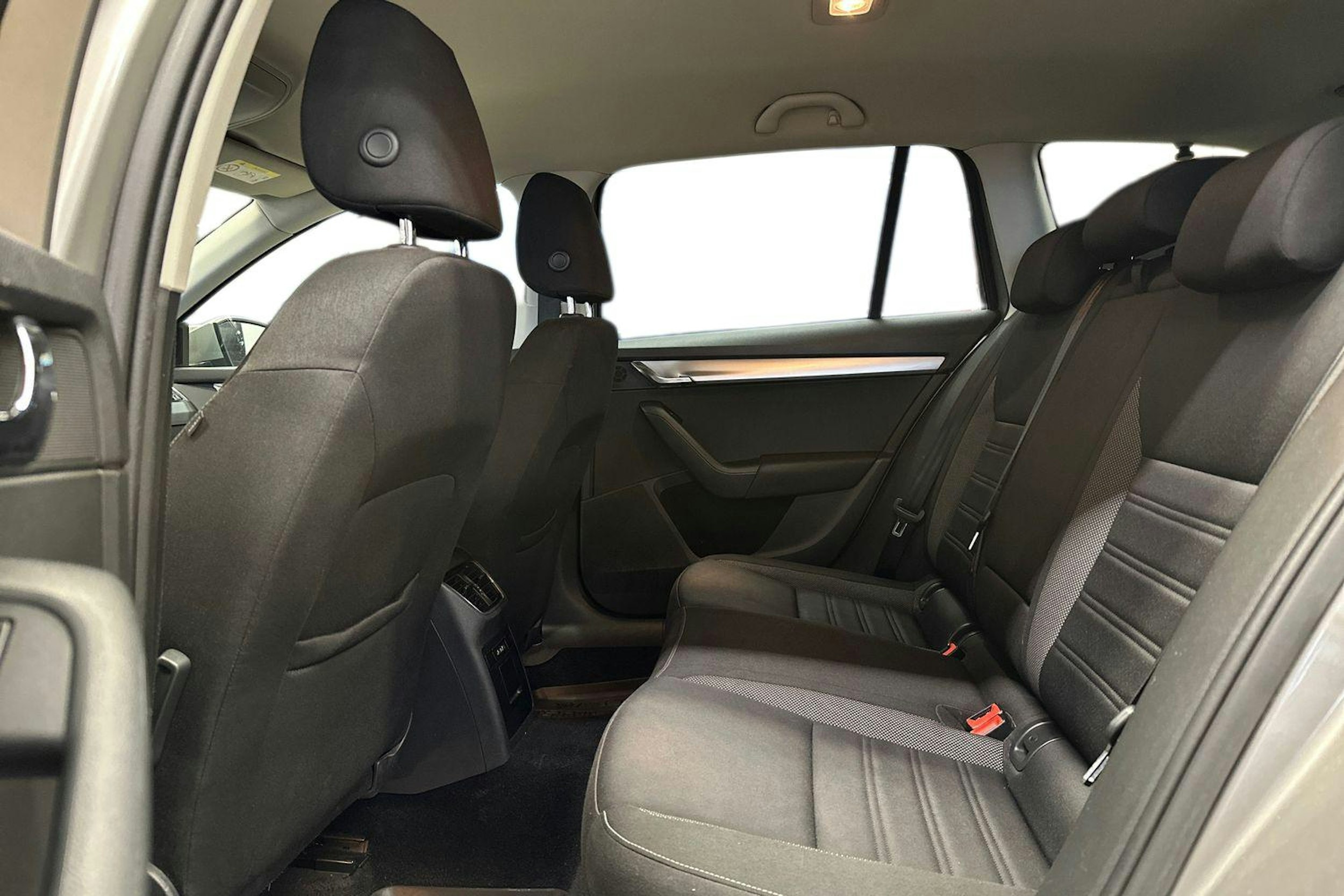 ruskea (beige) Skoda Octavia 2018 kuva 10.