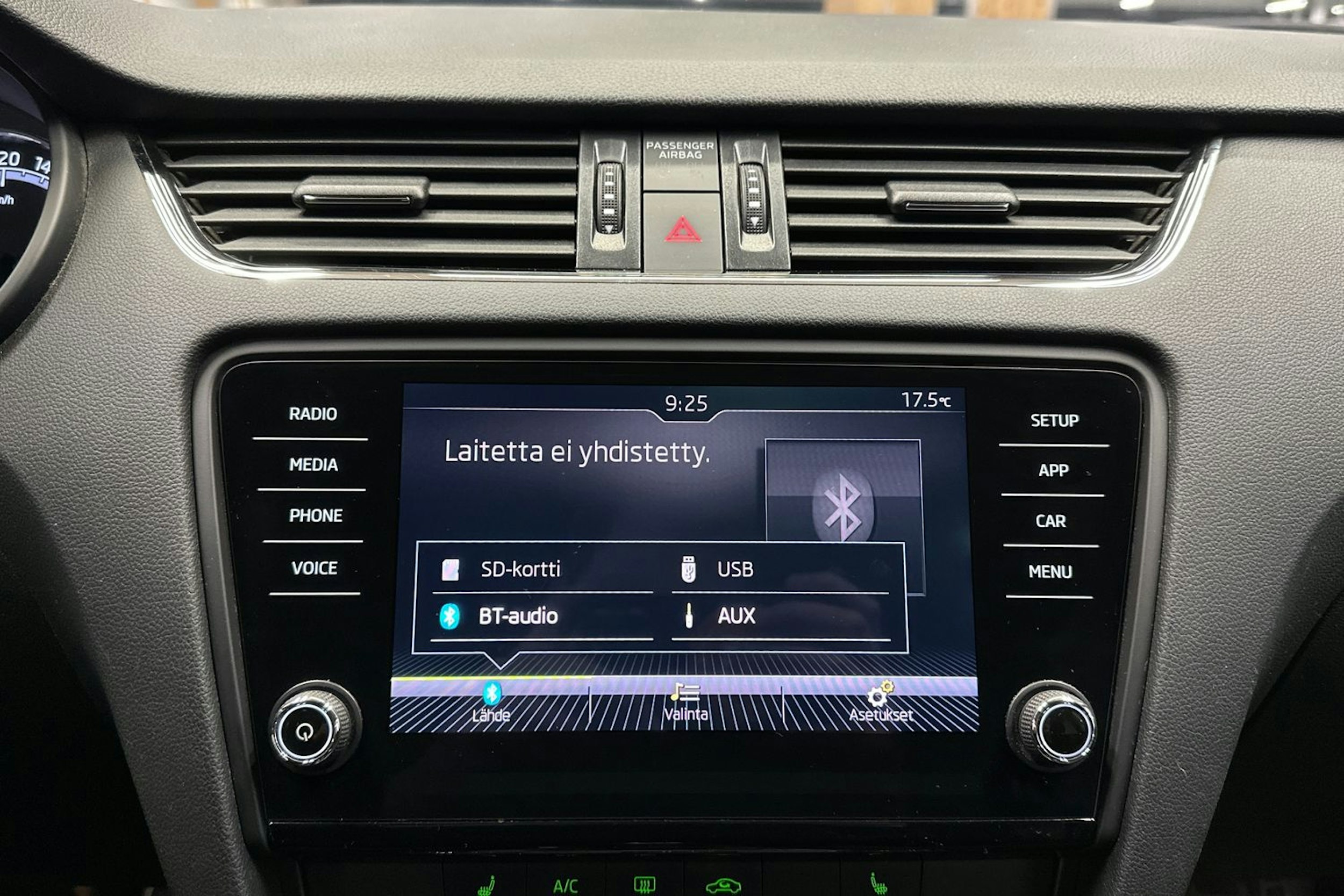 ruskea (beige) Skoda Octavia 2018 kuva 17.