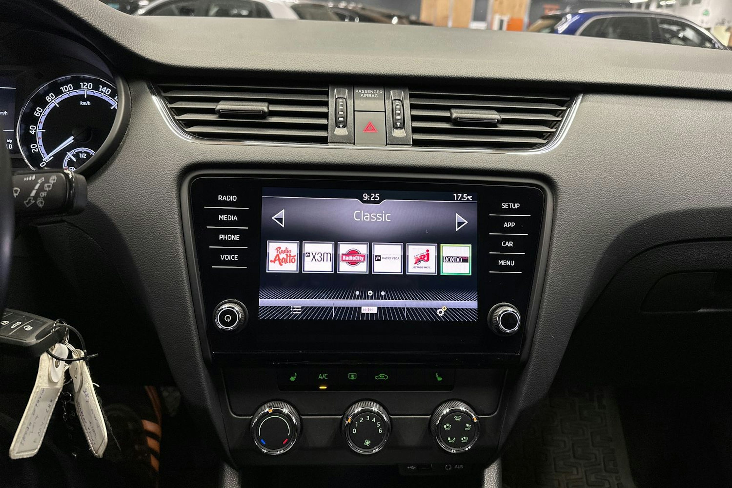 ruskea (beige) Skoda Octavia 2018 kuva 18.