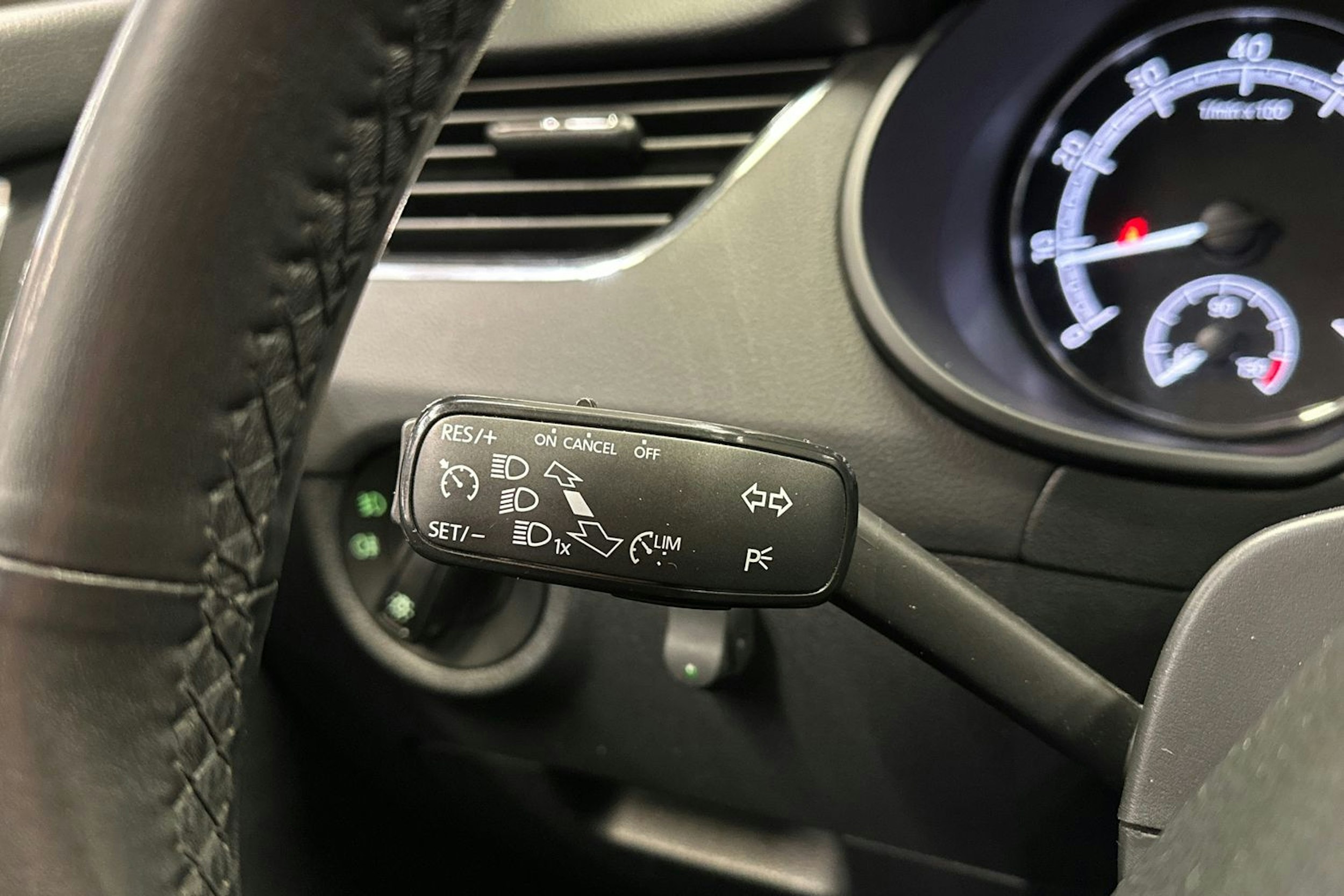 ruskea (beige) Skoda Octavia 2018 kuva 21.