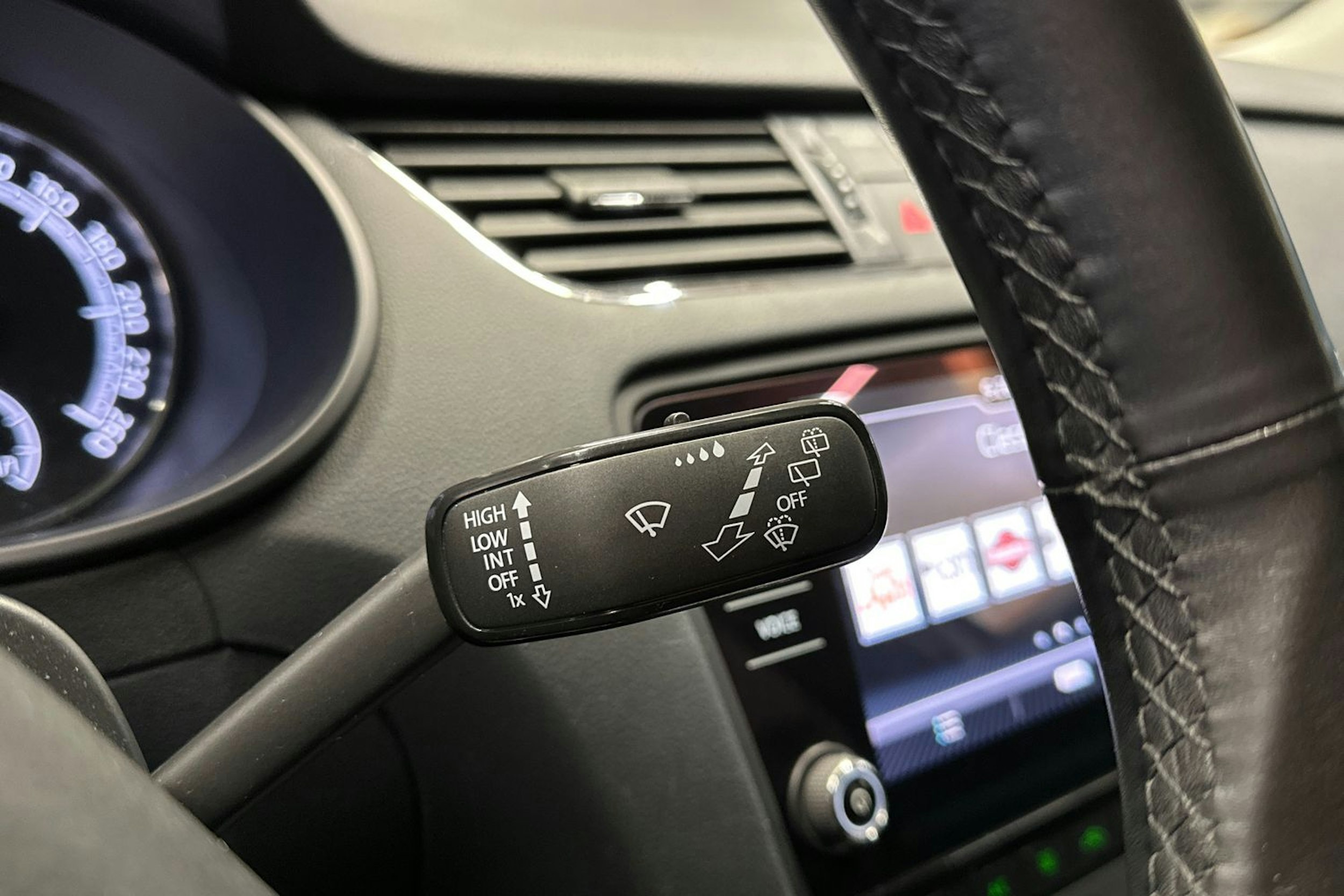 ruskea (beige) Skoda Octavia 2018 kuva 22.