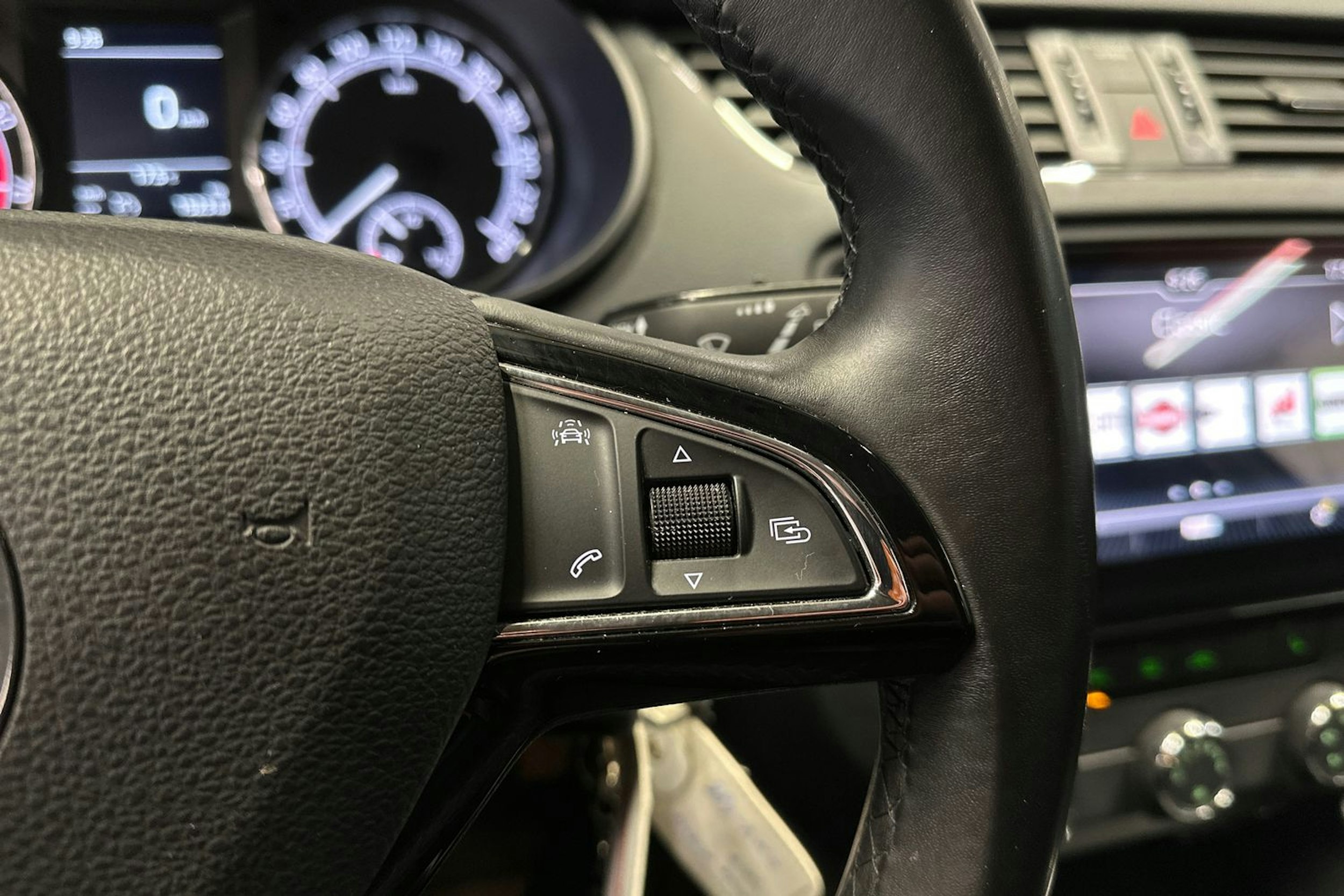 ruskea (beige) Skoda Octavia 2018 kuva 24.