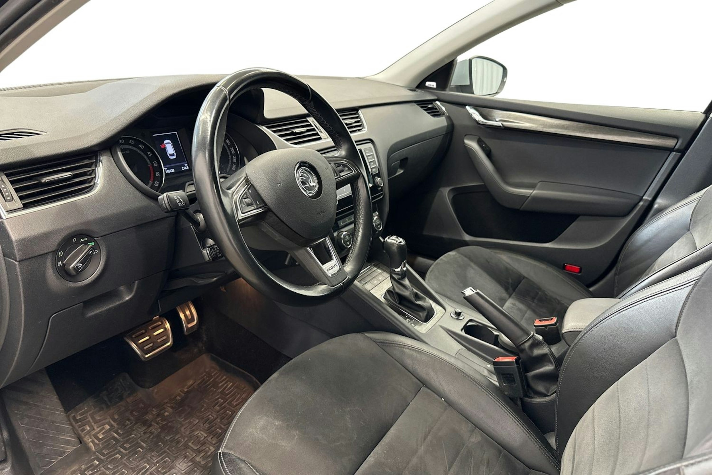 musta Skoda Octavia 2017 kuva 3.