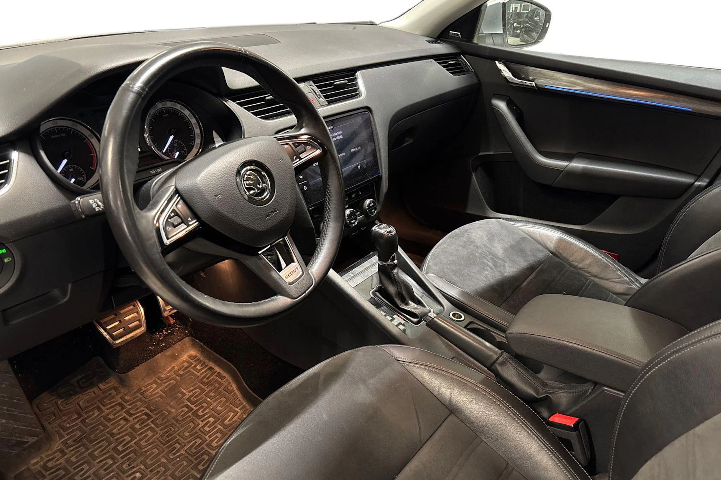 valkoinen Skoda Octavia 2017 kuva 3.