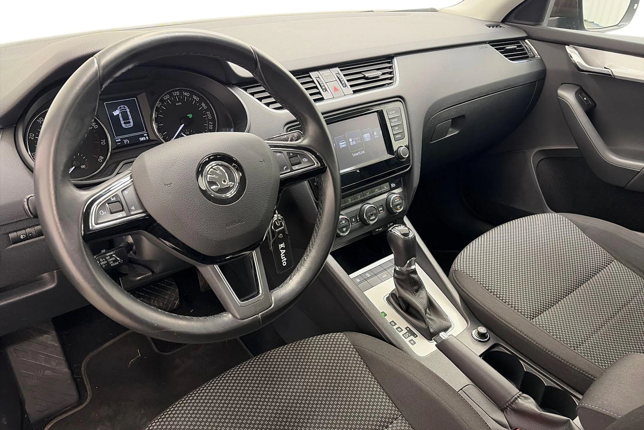 ruskea (beige) Skoda Octavia 2017 kuva 6.