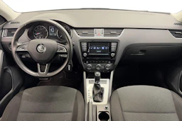 ruskea (beige) Skoda Octavia 2017 kuva 7.