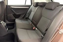 ruskea (beige) Skoda Octavia 2017 kuva 8.