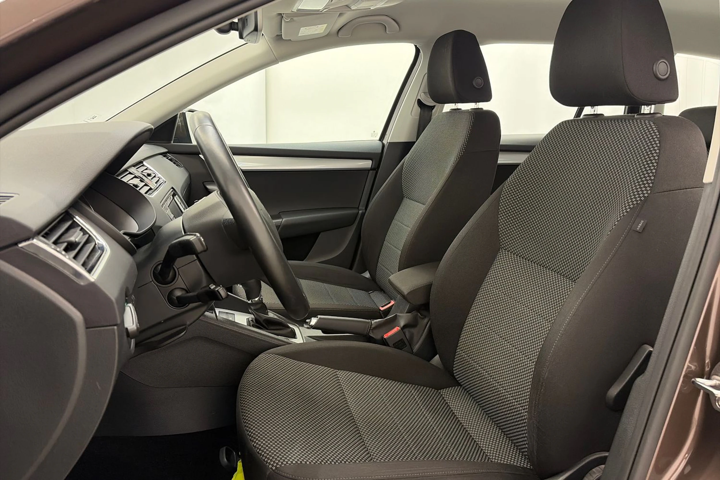 ruskea (beige) Skoda Octavia 2017 kuva 13.