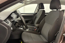 ruskea (beige) Skoda Octavia 2017 kuva 13.