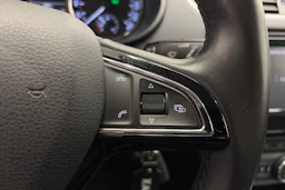 ruskea (beige) Skoda Octavia 2017 kuva 16.