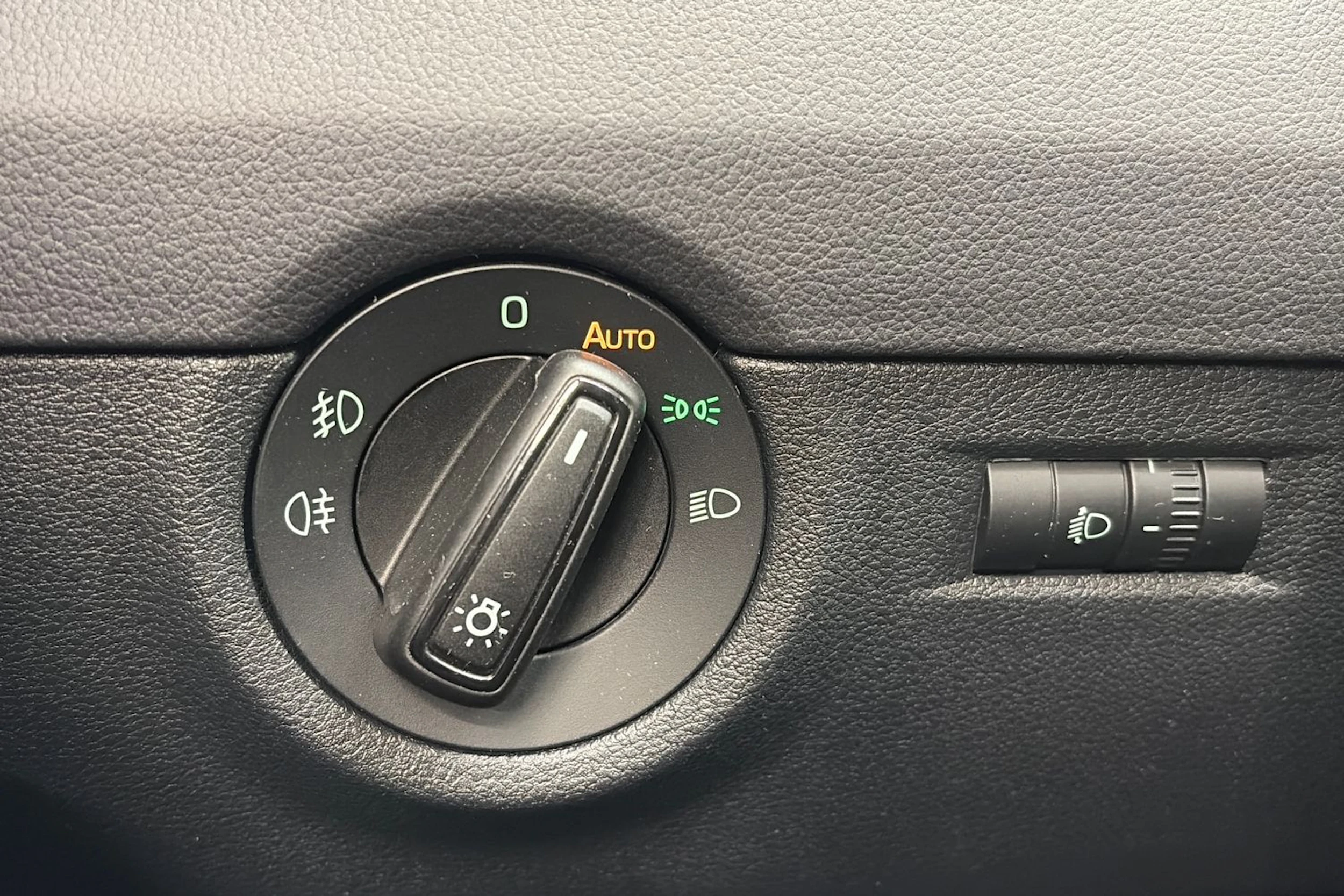 ruskea (beige) Skoda Octavia 2017 kuva 26.