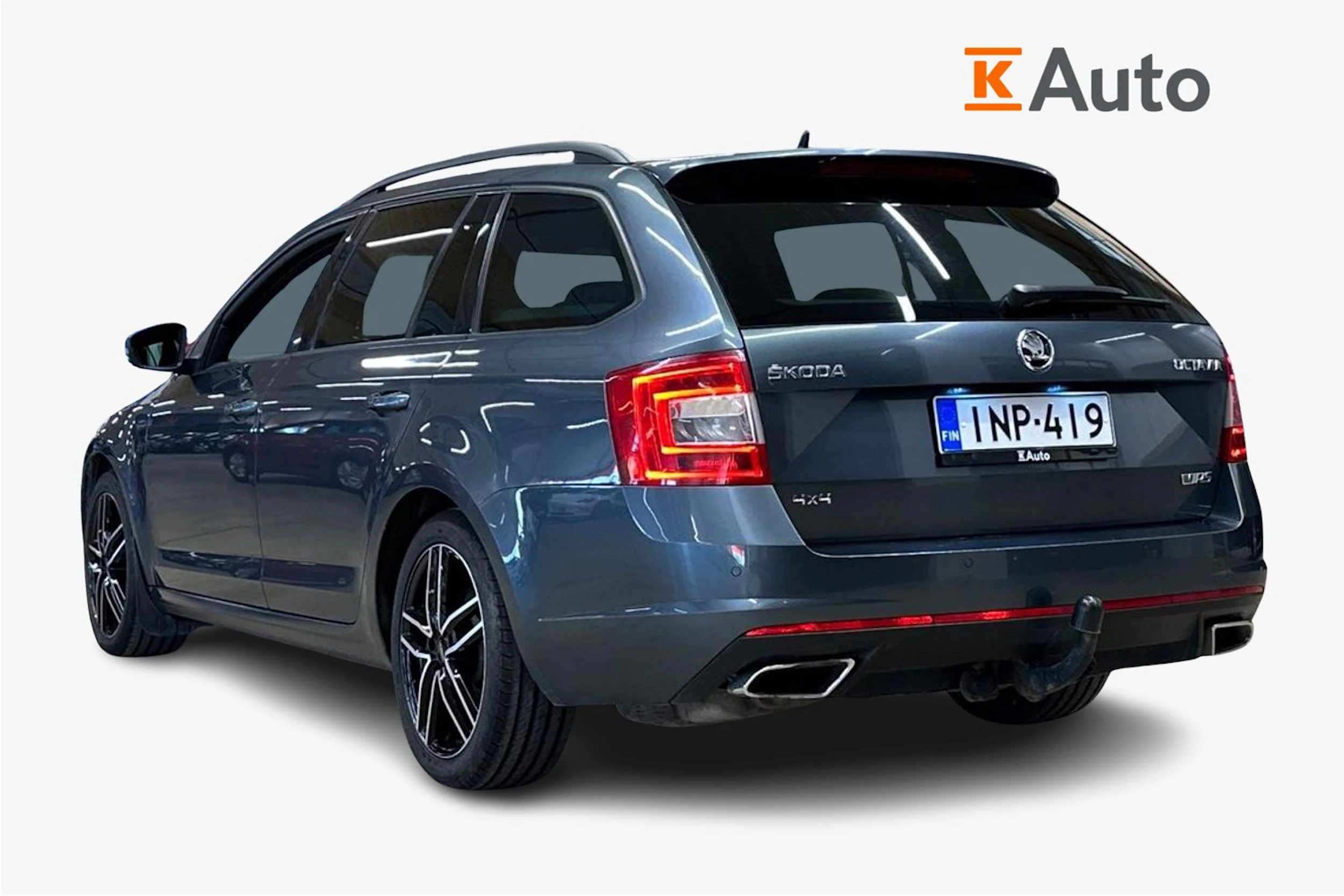 harmaa Skoda Octavia 2017 kuva 3.