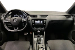 harmaa Skoda Octavia 2017 kuva 9.