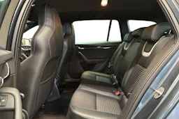 harmaa Skoda Octavia 2017 kuva 11.