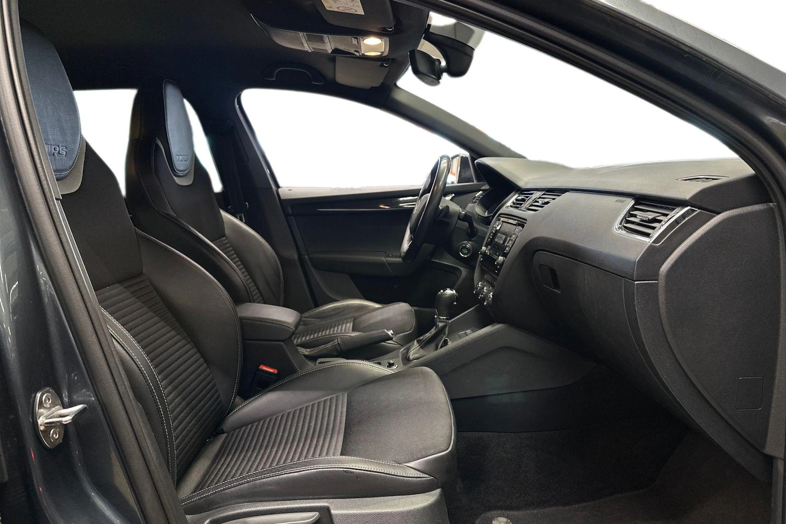harmaa Skoda Octavia 2017 kuva 12.