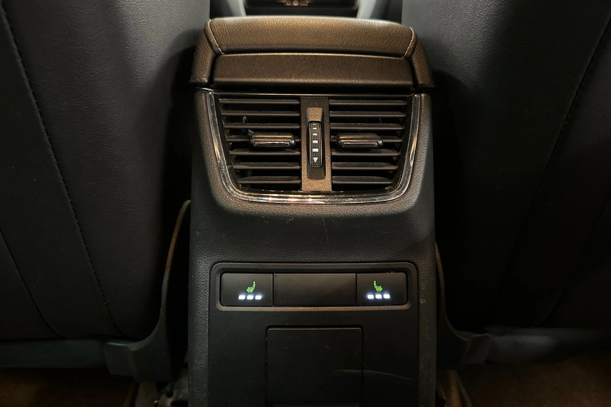 harmaa Skoda Octavia 2017 kuva 15.