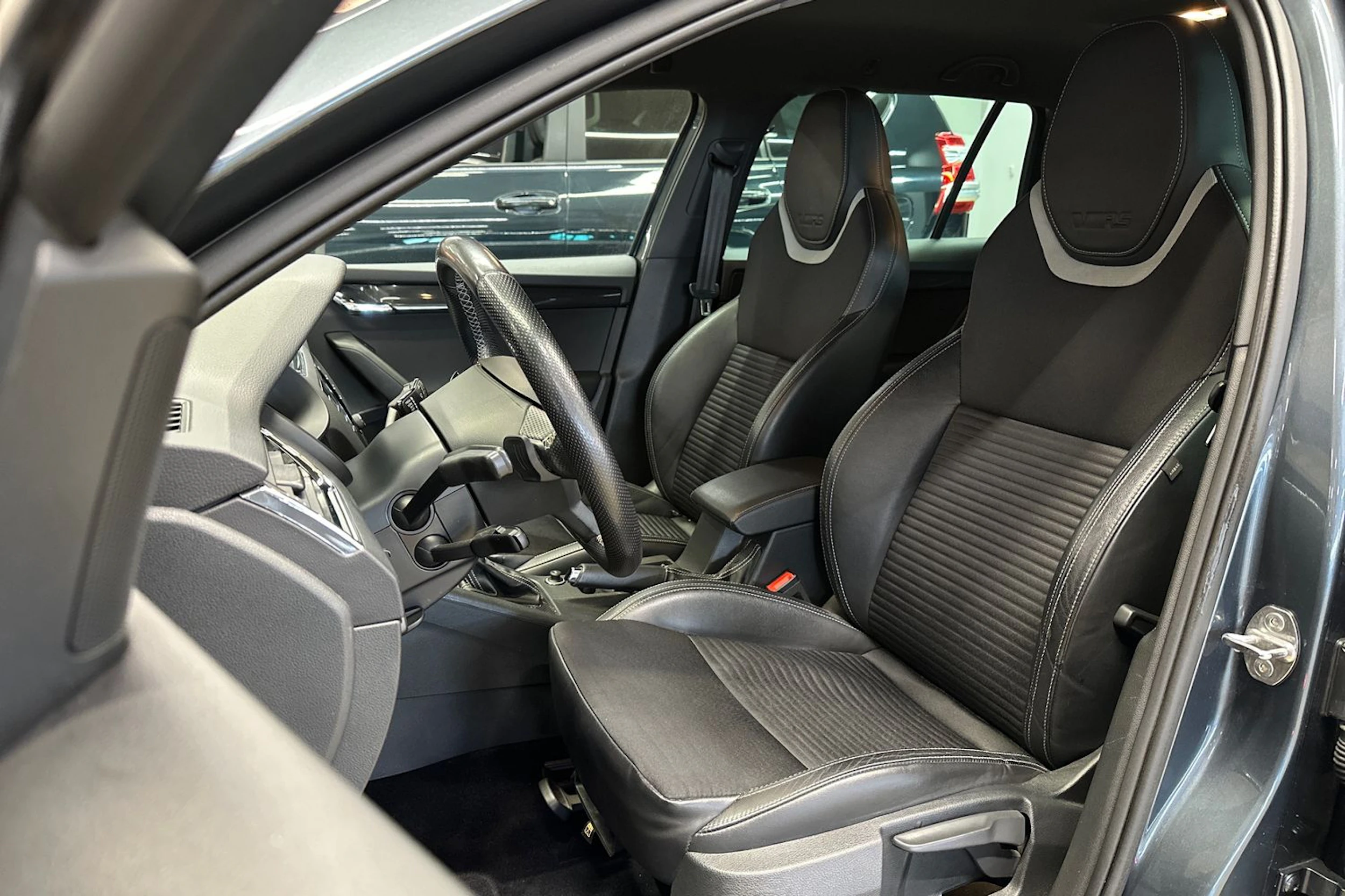 harmaa Skoda Octavia 2017 kuva 16.