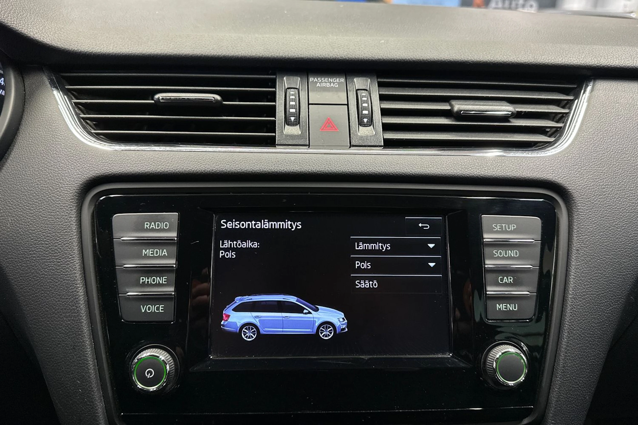 harmaa Skoda Octavia 2017 kuva 18.