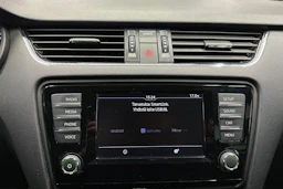 harmaa Skoda Octavia 2017 kuva 19.