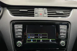 harmaa Skoda Octavia 2017 kuva 20.
