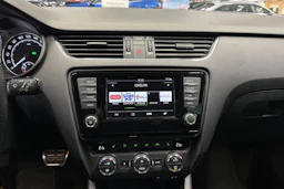 harmaa Skoda Octavia 2017 kuva 21.