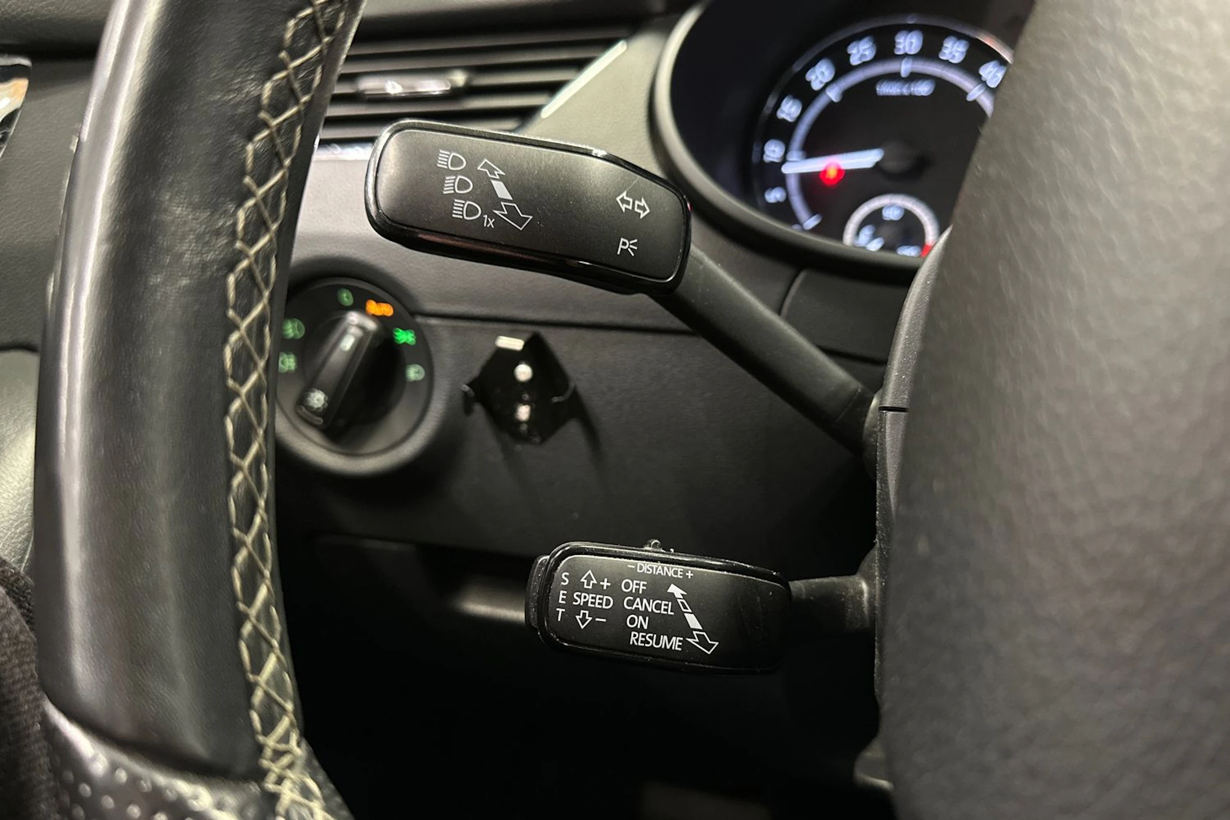 harmaa Skoda Octavia 2017 kuva 26.