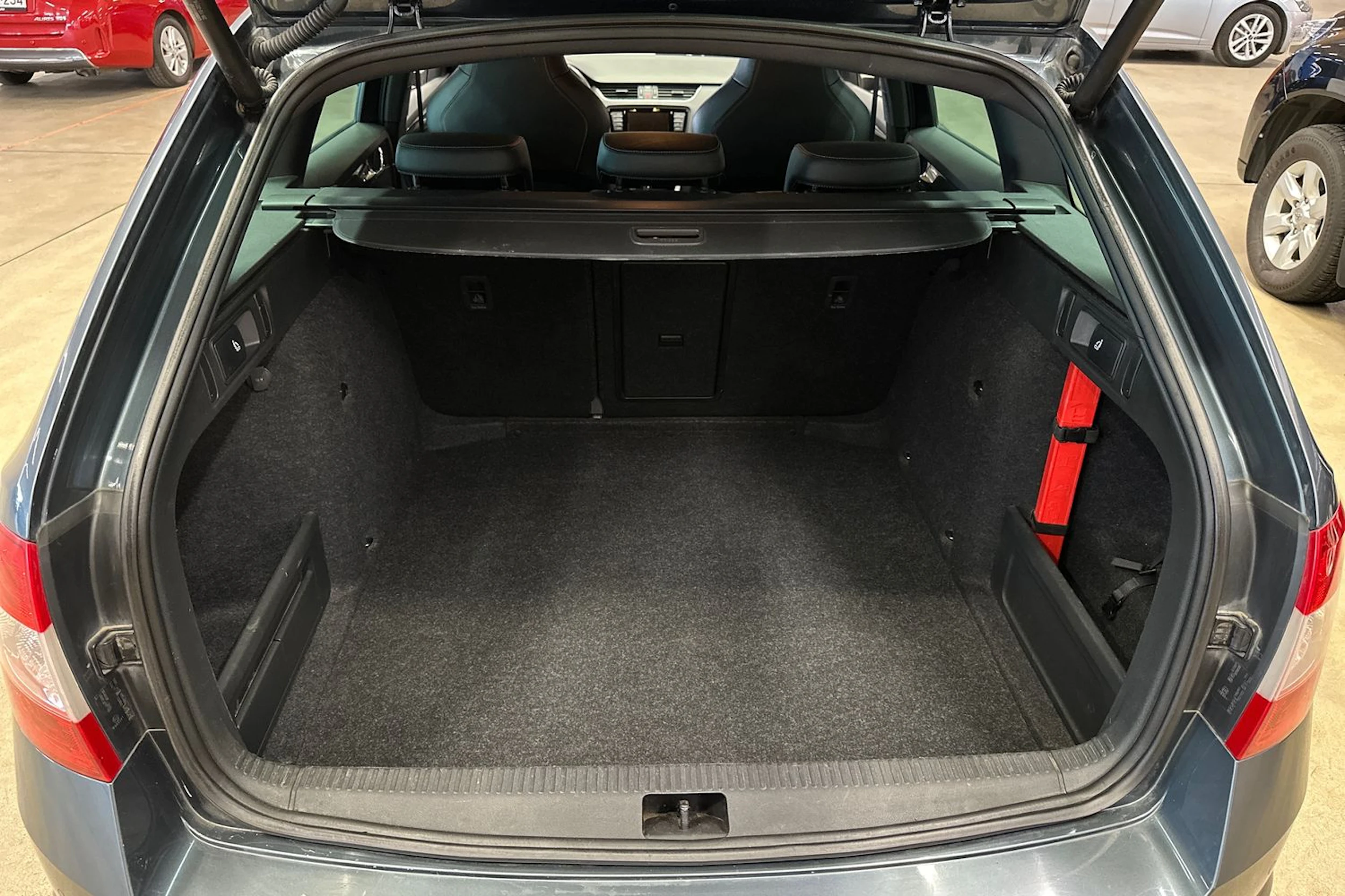 harmaa Skoda Octavia 2017 kuva 30.