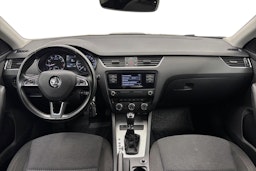 ruskea (beige) Skoda Octavia 2017 kuva 9.