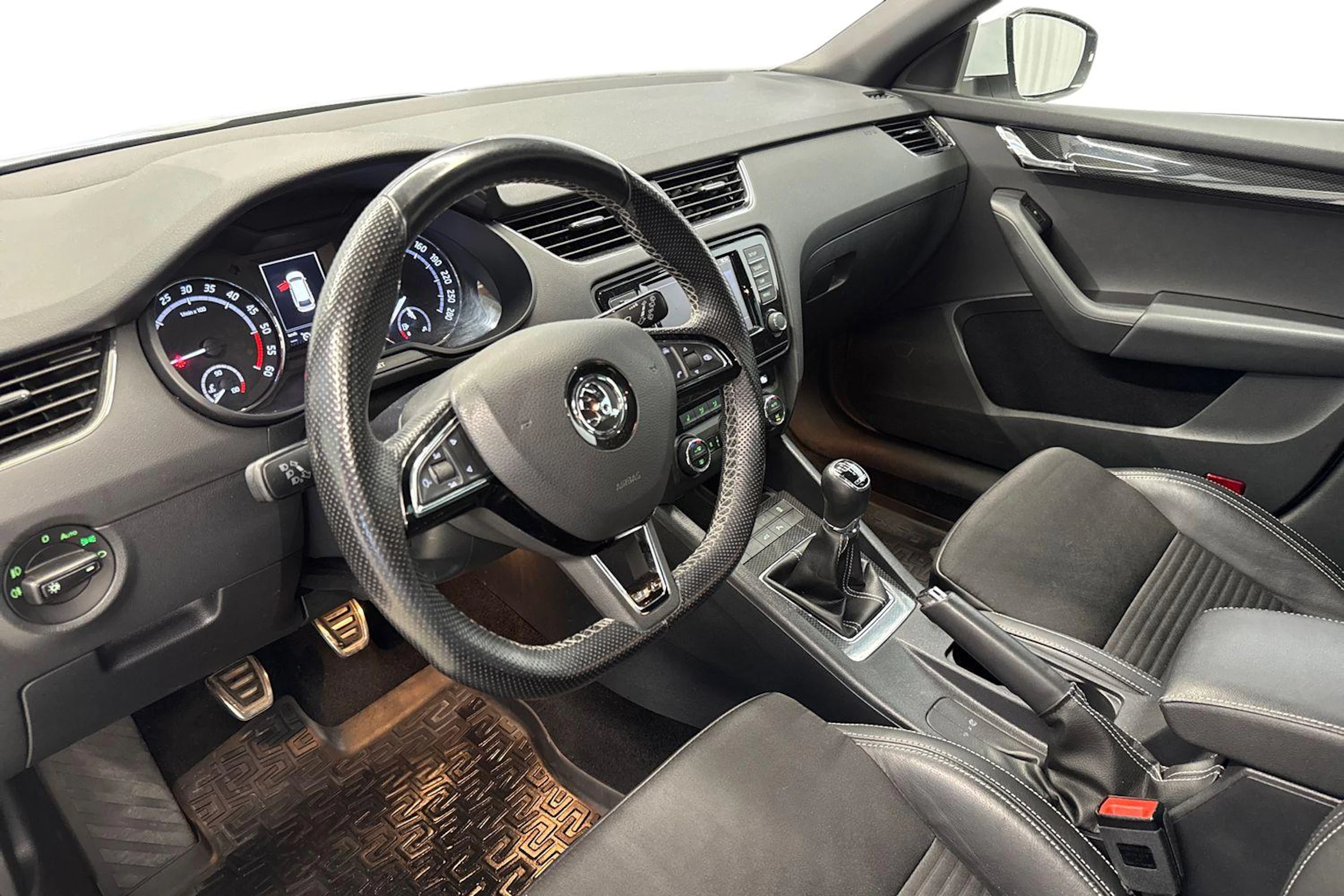 valkoinen Skoda Octavia 2017 kuva 8.