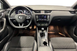 valkoinen Skoda Octavia 2017 kuva 9.