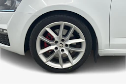 valkoinen Skoda Octavia 2017 kuva 12.