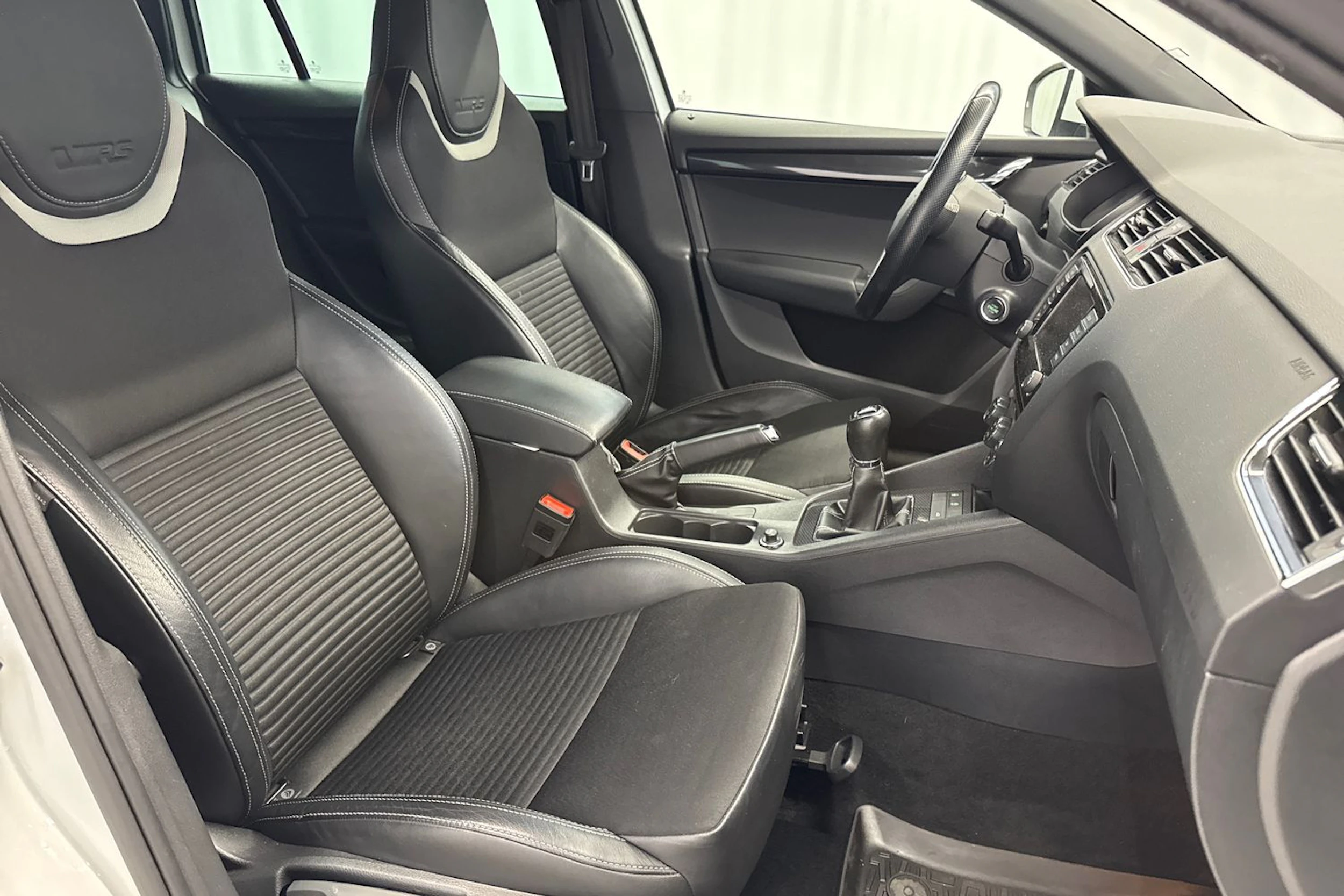 valkoinen Skoda Octavia 2017 kuva 15.