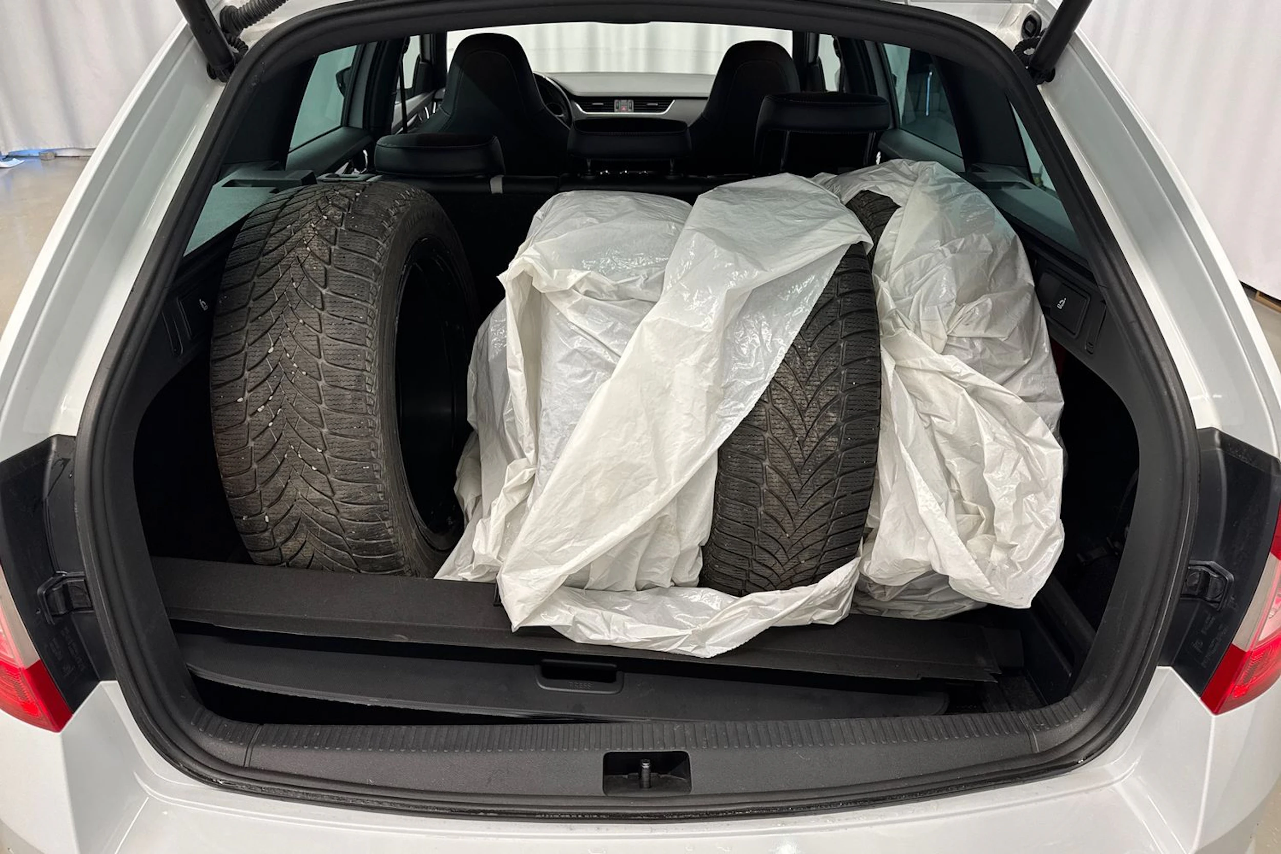 valkoinen Skoda Octavia 2017 kuva 17.