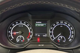 valkoinen Skoda Octavia 2017 kuva 21.