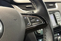 valkoinen Skoda Octavia 2017 kuva 23.