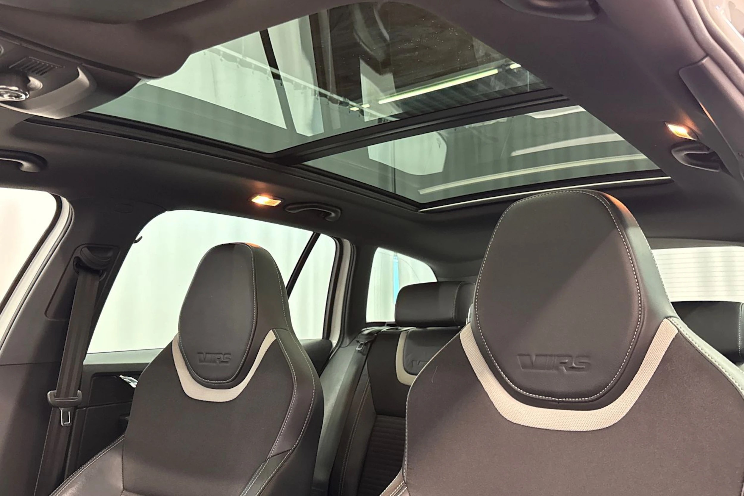 valkoinen Skoda Octavia 2017 kuva 28.