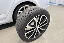 valkoinen Skoda Octavia 2017 kuva 29.