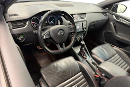 harmaa Skoda Octavia 2017 kuva 8.
