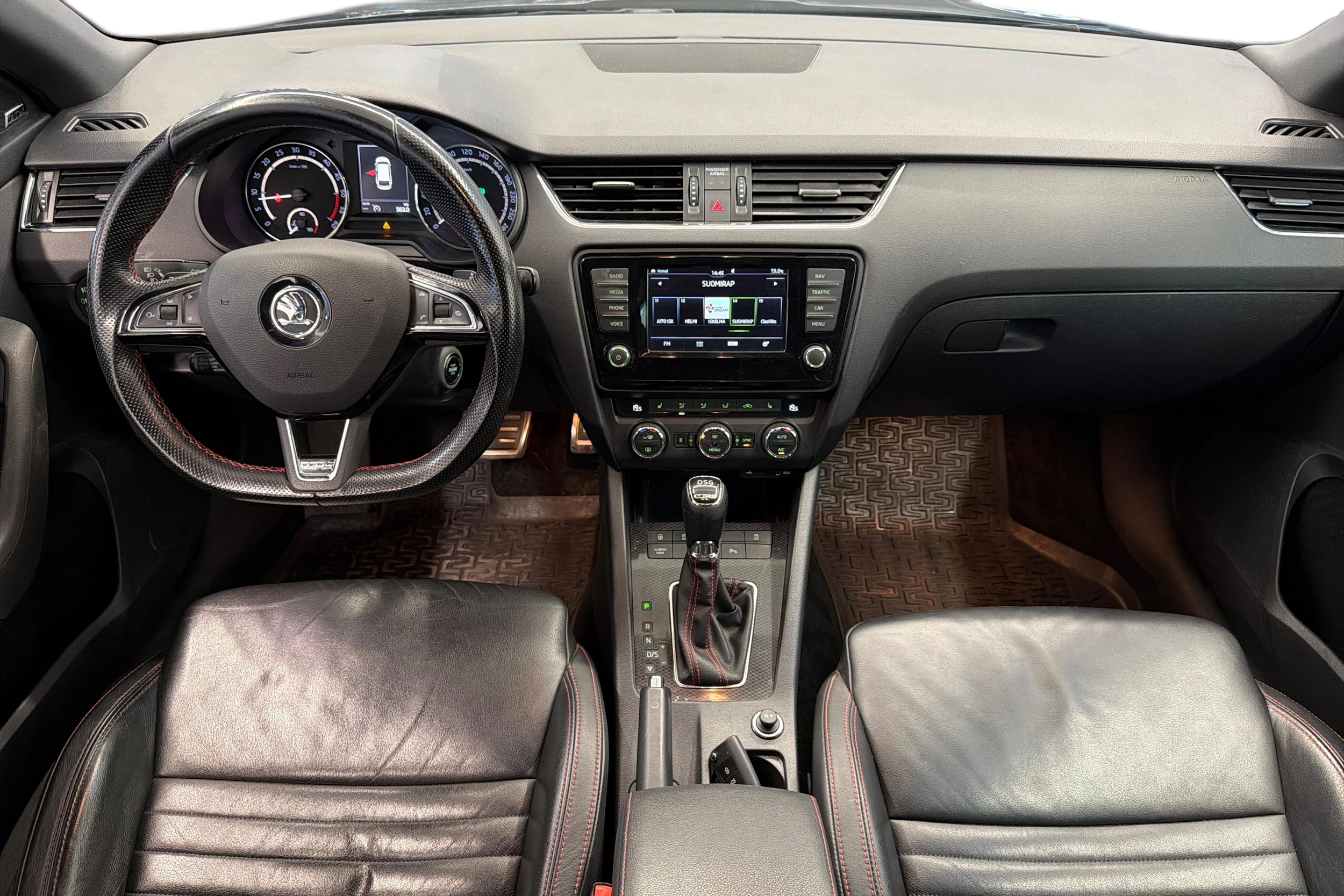 harmaa Skoda Octavia 2017 kuva 9.