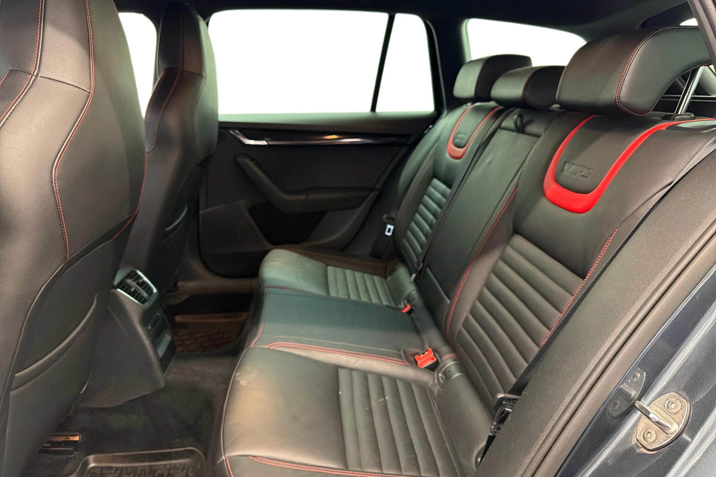 harmaa Skoda Octavia 2017 kuva 11.