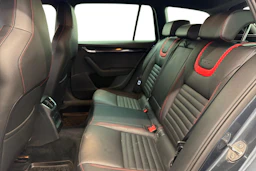 harmaa Skoda Octavia 2017 kuva 11.