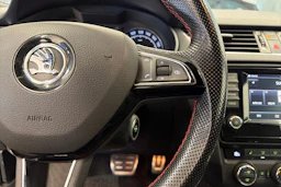 harmaa Skoda Octavia 2017 kuva 16.