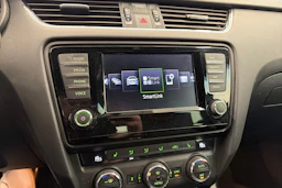 harmaa Skoda Octavia 2017 kuva 21.