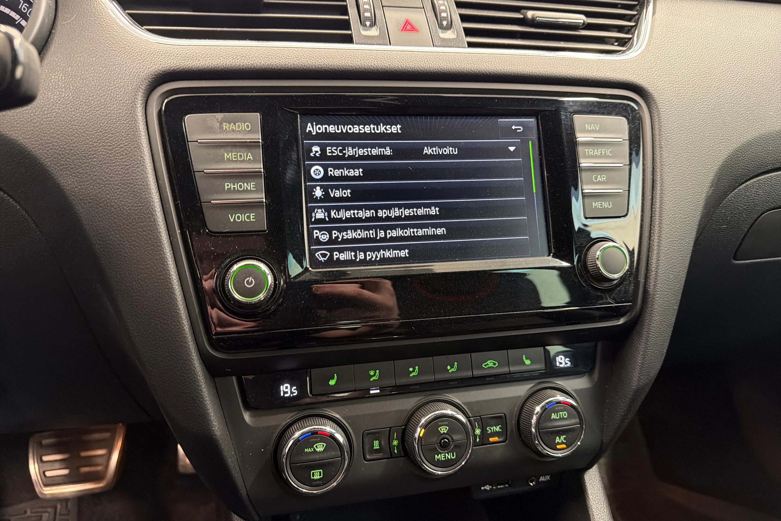 harmaa Skoda Octavia 2017 kuva 22.